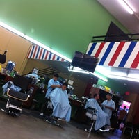 6/30/2012にJon B.がLincoln Barbersで撮った写真