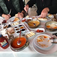 Foto scattata a Zevahir Restoran da Fatos B. il 11/8/2020