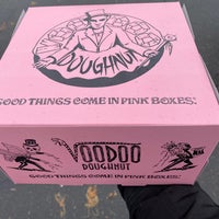 11/14/2020 tarihinde Vatche A.ziyaretçi tarafından Voodoo Doughnut'de çekilen fotoğraf