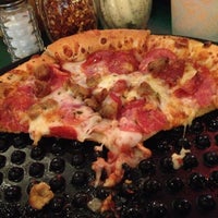 รูปภาพถ่ายที่ DoubleDave&amp;#39;s PizzaWorks โดย Gabbi B. เมื่อ 12/8/2012