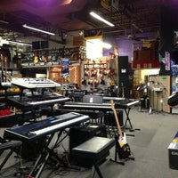 รูปภาพถ่ายที่ Musicmakers Austin โดย Dan H. เมื่อ 2/20/2013