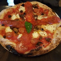 5/7/2017 tarihinde Sarah K.ziyaretçi tarafından Goodfellas Wood Oven Pizza'de çekilen fotoğraf