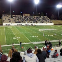 รูปภาพถ่ายที่ Salem Stadium โดย CJ D. เมื่อ 11/24/2012
