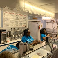Das Foto wurde bei Door County Ice Cream Factory von Deb R. am 7/28/2019 aufgenommen