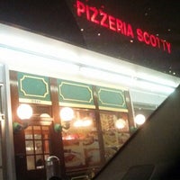Foto diambil di Pizzeria Scotty oleh Lukas S. pada 2/11/2013