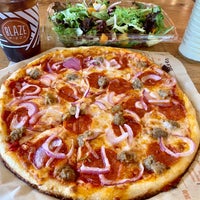 Foto scattata a Blaze Pizza da Steven B. il 8/15/2019