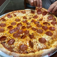 Photo taken at Big Mama&amp;#39;s &amp;amp; Papa&amp;#39;s Pizzeria by Steven B. on 5/18/2017