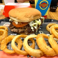 Photo taken at Fatburger by Steven B. on 3/16/2020
