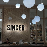 Foto diambil di Sincer Café oleh Dorina pada 2/27/2022