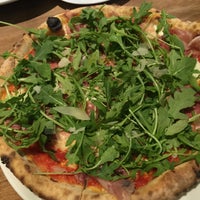 Foto tomada en Novo Pizzeria &amp;amp; Wine Bar  por @gracecheung604 el 11/5/2015