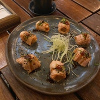 รูปภาพถ่ายที่ Ryori Sushi Lounge โดย Laís K. เมื่อ 1/20/2023