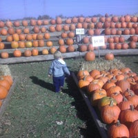 Foto diambil di Fleitz Pumpkin Farm oleh Tim W. pada 10/21/2012