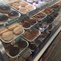 Photo taken at Krispy Kreme by Mauricio T. on 10/13/2015