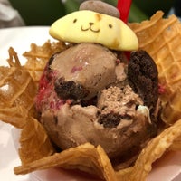 Photo taken at Cold Stone Creamery by みこす (. on 5/12/2019