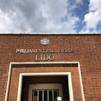 Photo taken at Parliament Hill Lido by Ross M. on 8/6/2017