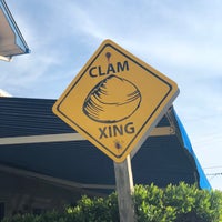 Photo taken at Boulevard Clams by Jenna Q. on 7/4/2019