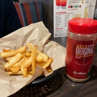 Photo taken at Red Robin Gourmet Burgers and Brews by Reggie T. on 5/14/2023