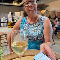 8/27/2022 tarihinde Reggie T.ziyaretçi tarafından BK Cellars Urban Winery &amp;amp; Tasting Lounge'de çekilen fotoğraf
