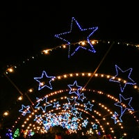 Foto tirada no(a) Austin Trail of Lights por Stephanie L. em 12/28/2012