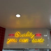 Photo taken at In-N-Out Burger by Jeremy G. on 6/5/2023