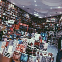 Photo taken at Librería Porrúa by Leslie A. on 2/13/2016