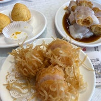 Photo taken at Tai Wu (Mr. Fong&amp;#39;s) Restaurant 太湖酒家 by Ron N. on 5/4/2019