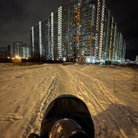 Photo taken at Дорожка вдоль Парашютной улицы by Владислав I. on 2/1/2021