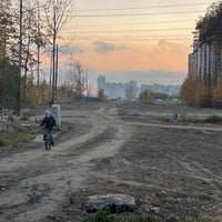 Photo taken at Дорожка вдоль Парашютной улицы by Владислав I. on 10/14/2021