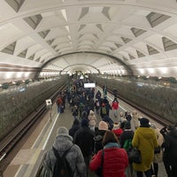 Photo taken at metro Slavyansky Bulvar by Владислав I. on 12/25/2021
