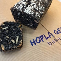 Das Foto wurde bei Hopla Geiss Restaurant von Hopla Geiss Bakery am 5/5/2017 aufgenommen