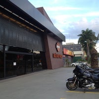 Foto tirada no(a) Brasília Harley-Davidson por Rita L. em 4/27/2013