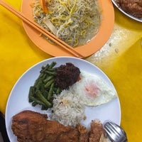 Photo taken at Ponggol Nasi Lemak Centre by Erlina D. on 10/31/2022