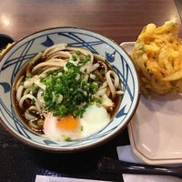 Photo taken at Marugame Seimen (มารุกาเมะ เซเมง) 丸亀製麺 by Junbkk on 6/17/2016