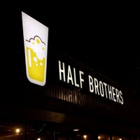 Foto diambil di Half Brothers Brewing Company oleh Shan O. pada 3/6/2018