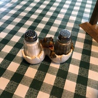 5/7/2018 tarihinde Edie S.ziyaretçi tarafından Linger Lodge Restaurant &amp;amp; Bar'de çekilen fotoğraf