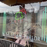 Foto tomada en Klavon&amp;#39;s Ice Cream Parlor  por JH H. el 8/14/2022