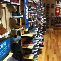 vans store in avenues mall