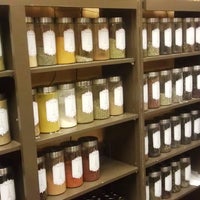 Das Foto wurde bei Avouloir Apothecary von Avouloir Apothecary am 4/23/2017 aufgenommen