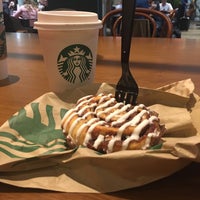 Das Foto wurde bei Starbucks von Robbe C. am 10/5/2019 aufgenommen