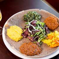 5/23/2017 tarihinde Walia Ethiopian Cuisineziyaretçi tarafından Walia Ethiopian Cuisine'de çekilen fotoğraf
