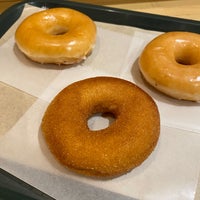 Photo taken at Krispy Kreme Doughnuts by Takuma on 4/20/2023