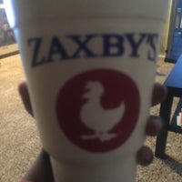 Photo taken at Zaxby&amp;#39;s Chicken Fingers &amp;amp; Buffalo Wings by Doris E. on 5/14/2016