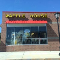 Photo taken at Waffle House by Doris E. on 5/24/2017