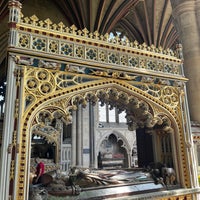 รูปภาพถ่ายที่ Exeter Cathedral โดย Julie T. เมื่อ 6/24/2023