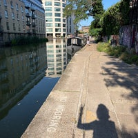 Photo taken at Regent&amp;#39;s Canal by Julie T. on 8/16/2023