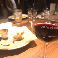 Foto scattata a Barcelona Wine Bar da Karla F. il 11/14/2018