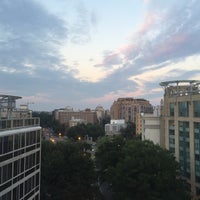 รูปภาพถ่ายที่ Beacon Sky Bar โดย Alex S. เมื่อ 8/31/2015