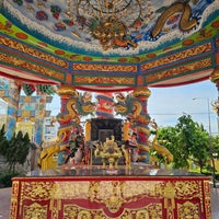 Photo taken at วิหารเทพสถิตพระกิติเฉลิม (ศาลเจ้าหน่าจาซาไท้จื้อ) by Pongsathorn on 11/19/2023
