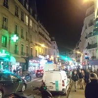 Photo taken at Rue Montmartre by GARY 🇫🇷🚅 on 12/12/2018