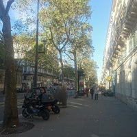 Photo taken at Boulevard de Sébastopol by GARY 🇫🇷🚅 on 10/6/2016